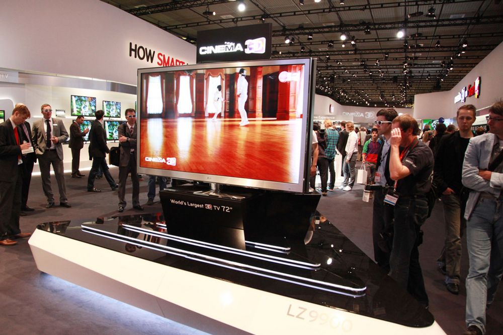 LG viste også frem det de hevder er verdens største 3DTV. Den måler 72 tommer.
