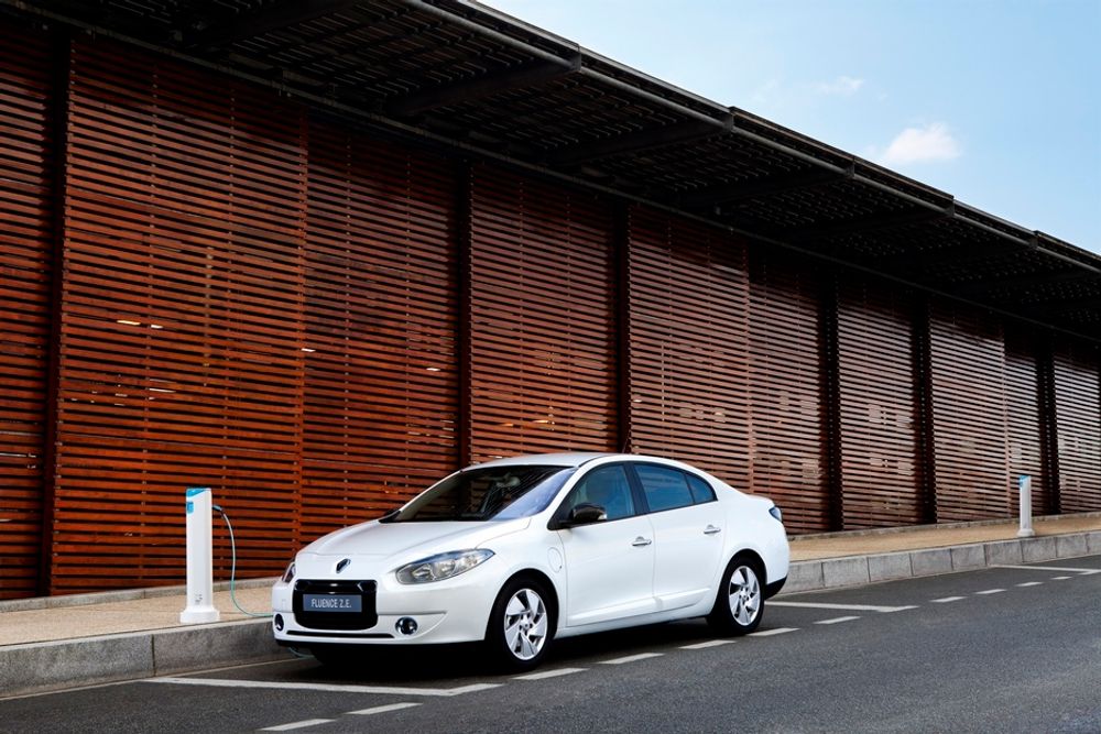 BATTERILEIE: Dette er Renault Fluence ZE  - elbilen som fra november kan leveres i Danmark og der kundene leaser batteriet fra Better Place.