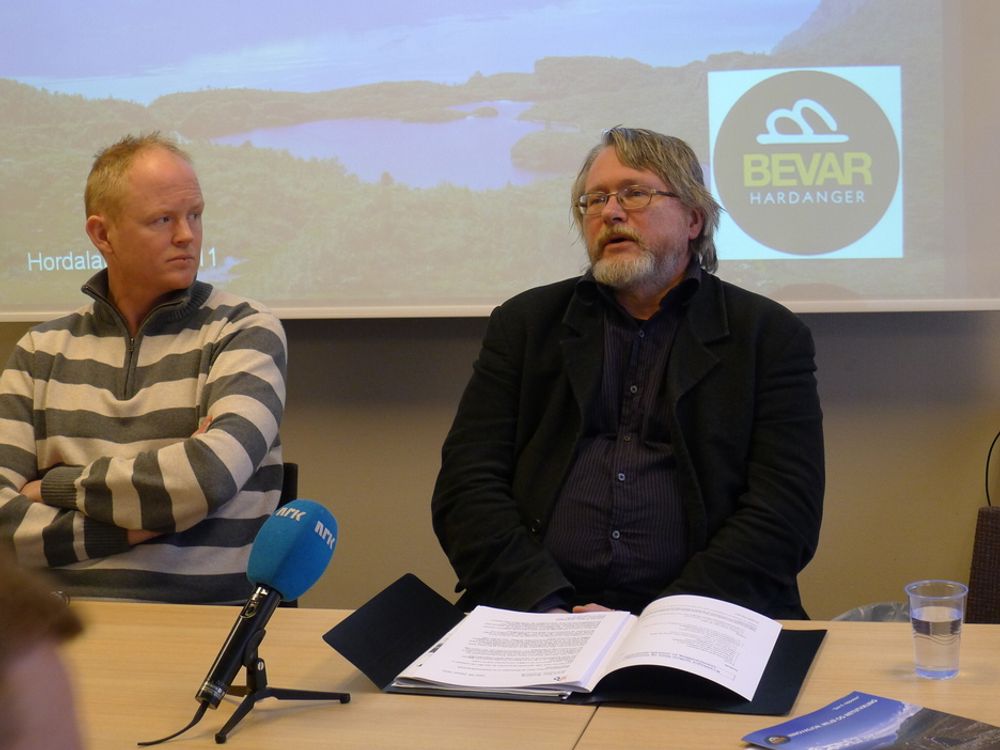 ENØK: Lars Haltbrekken i Naturvernforbundet og energirådgiver Svein Roar Brunborg er enige i at energieffektivisering er løsningen på kraftsituasjonen i Bergen. Ikke kraftledningen Sima-Samnanger.