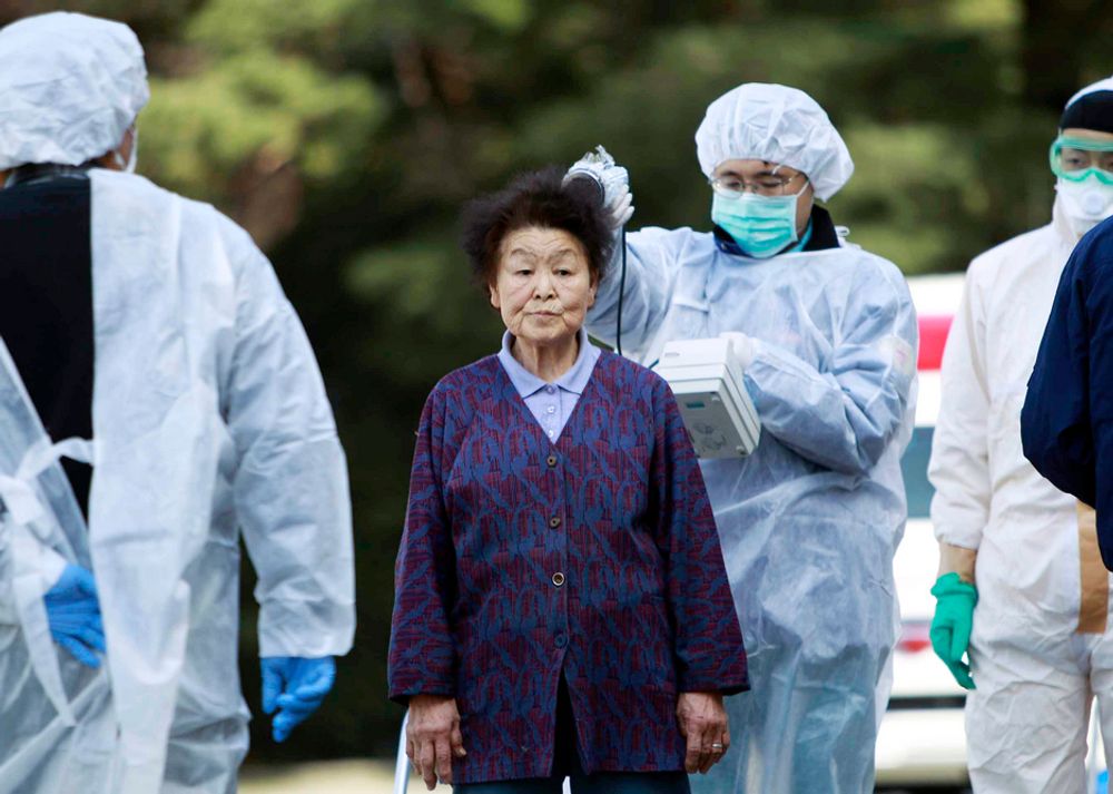 SJEKKES: I Japan måler man hvor mye stråling folk er utsatt for. I Norge har Statens Strålevern intensivert målingene etter de radioaktive utslippene i Japan. Nå måler de en minimal økning i radioaktiviteten i luft.