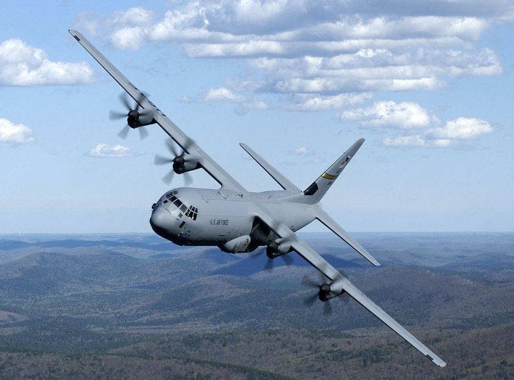 FLYKJØP: Regjeringen vil bruke 3,6 milliarder kroner i et hasteinnkjøp av fire transportfly av denne typen, Hercules C-130J fra Lockheed Martin.