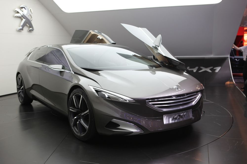 Peugeots nye luksuskonseptmodell HX1 er designet av nordmannen Per Ivar Selvaag.