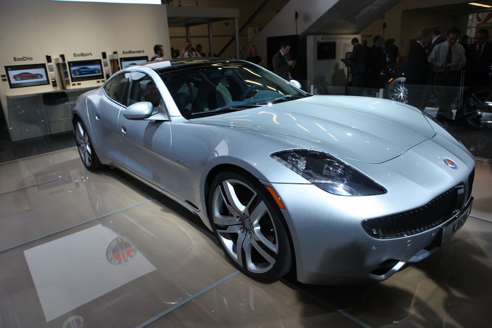 Surf har samme drivlinje og får samme rekkevidde som "lillebror" Fisker Karma, altså 80 kilometer på strøm og 400 kilometer på bensin. Mens bilen kjører fossilt, lades batteriene opp til cirka 50 %, slik at den totale rekkevidden blir noe over 500 km.