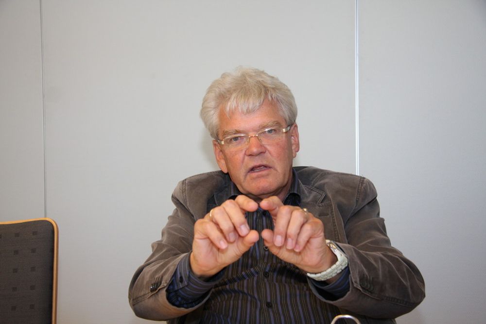 MINDRE OG MINDRE: President Carl Ludvig Kjelsen i Norsk Metallurgisk Selskap (NMS) opplever at materialfagene smelter sammen og griper inn i hverandre.