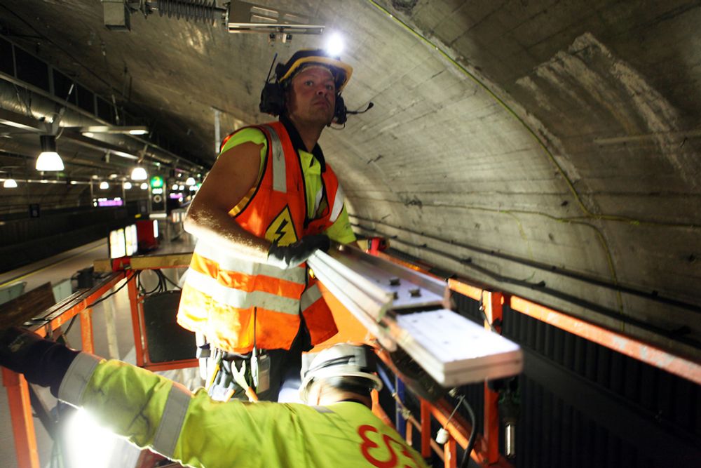 Takstrømskinner har blitt montert i Oslotunnelen som en del av sommerens store oppgradering av jernbanenettet.