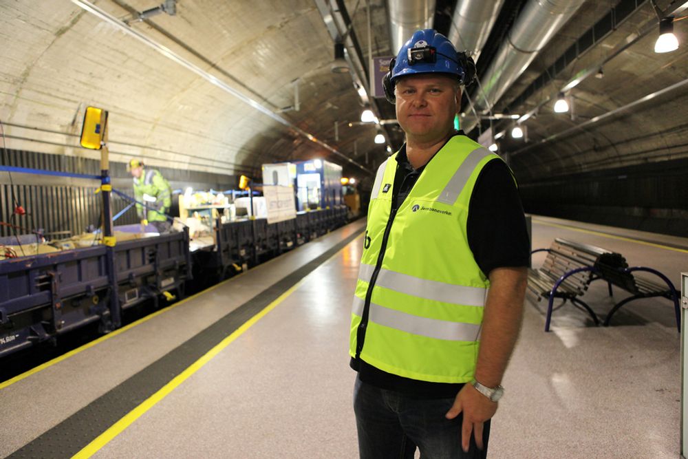 MER STABILT: - Takstrømskinnen skal forhindre nedriving av kjøreledning, og bidra til et mer stabilt togtilbud i Oslo-området, sier informasjonsrådgiver for Prosjekt Oslo, Torgald Sørli.