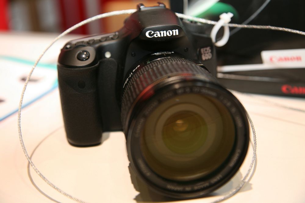60D er Canons nye storselger. Kameraet er ikke et fullformatkamera, slik storebror 5D er.