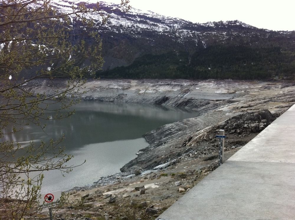 HISTORISK: Det er lenge siden norske vannmagasin har vært så nedtappet.  Dette er et ferskt bilde fra Ringedalsvatnet, som  tilhører Oksla-Tysso-komplekset.