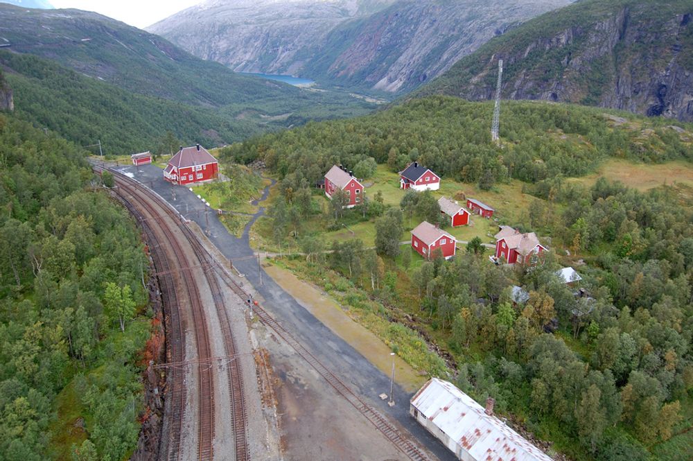 ØKT KAPASITET: Katterat er en av to stasjoner på Ofotbanen som i dag har lange nok kryssingsspor til at tog på 750 meter kan passere hverandre. Banen trenger minst tre nye, like lange kryssingsspor de neste årene.