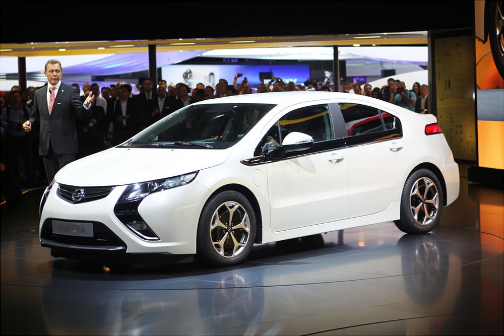 Den produksjonsklare versjonen av Opel Ampera ble vist fram i Frankfurt i forrige uke.
