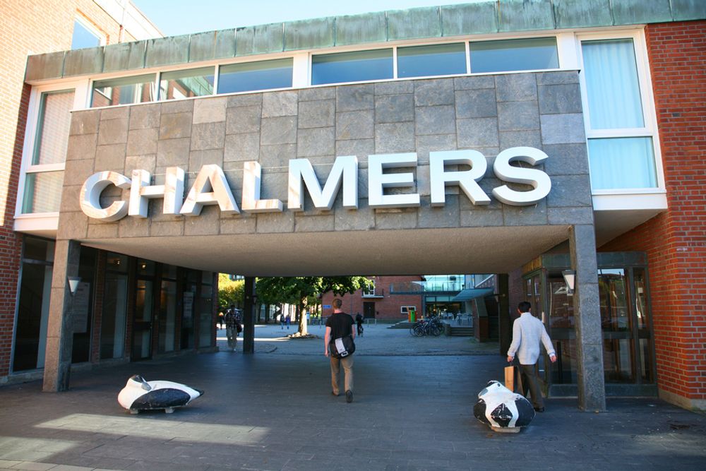 FOTO: Det svinger av hovedinngangen til Chalmers, som ble grunnlagt av William Chalmers i 1829 under navnet Chalmerska Slöjdskolan. Chalmers var direktør i svenske Ostindiska kompaniet.