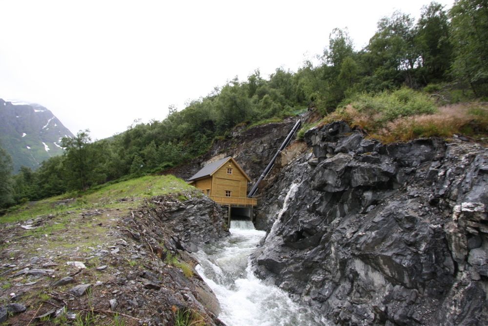UTSETTES: Dette er småkraftverket Vågen i Austefjorden i Volda. En rekke slike småkraftutbygginger i Sogn og Fjordane og Møre og Romsdal kan bli utsatt i årevis på grunn av sprengt nettkapasitet.