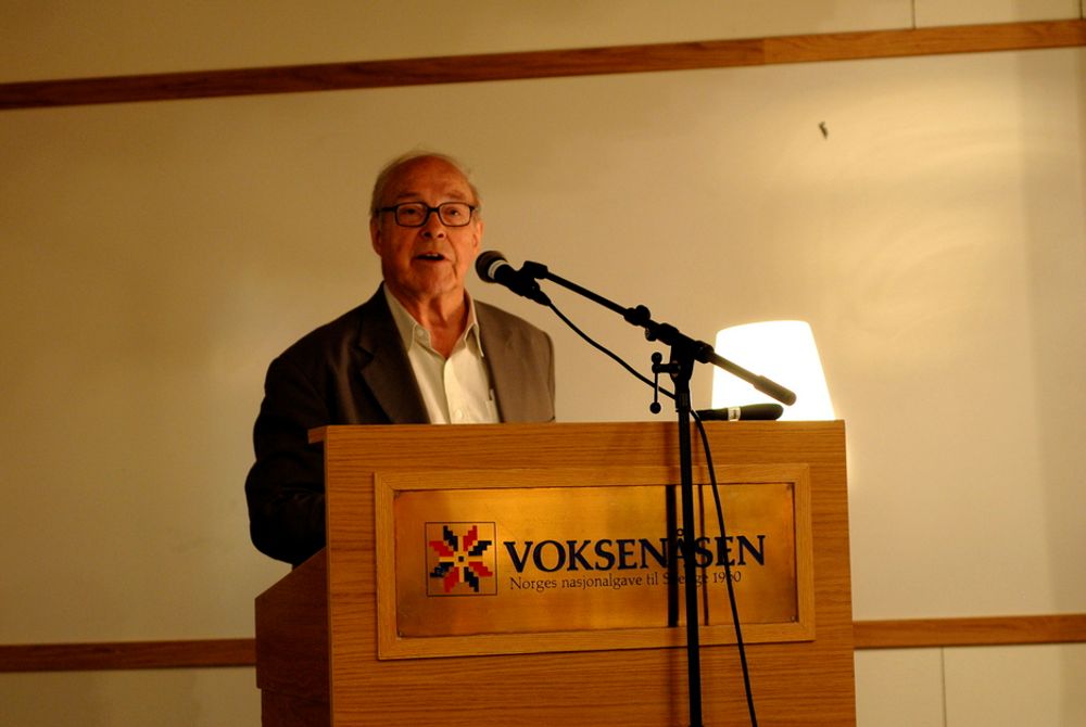 KJERNEKRAFTENS FORSVARER: Tidligere IAEA-sjef Hans Blix talte varmt for kjernekraften på et seminar på Voksenåsen i går.