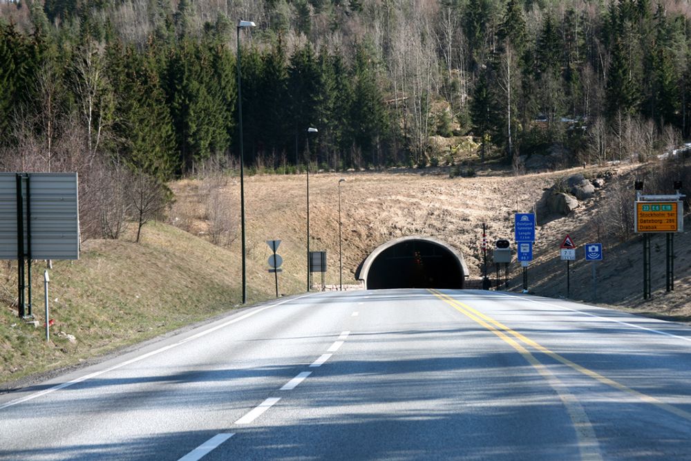FORTSATT IKKE FOR TUNGTRANSPORT: Strakstiltak i Oslofjordtunnelen gir ikke tilstrekkelig sikkerhet ved åpning for trafikk over 7,5 tonn.