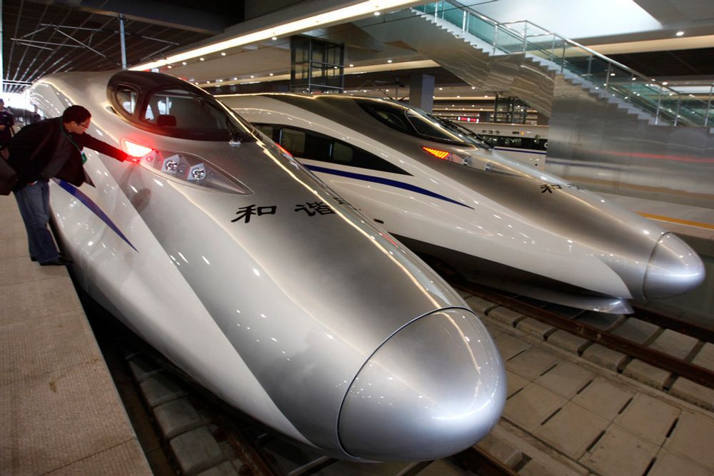 OBAMAS PLAN: USAs administrasjon ønsker å bruke over 50 milliarder dollar på høyfartstog, og kineserne ønsker å tilby sin togteknologi. I Kina og Europa danker høyfartstogene ut fly på ruter under 5-600 km. Dette bildet er fra linjen mellom Shanghai og Hangzhou.