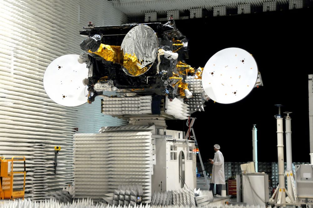 FLER: THOR7 kommer i tillegg til blant andre THOR6, som her er avbildet under testing av antennene før oppskytingen i oktober 2009.