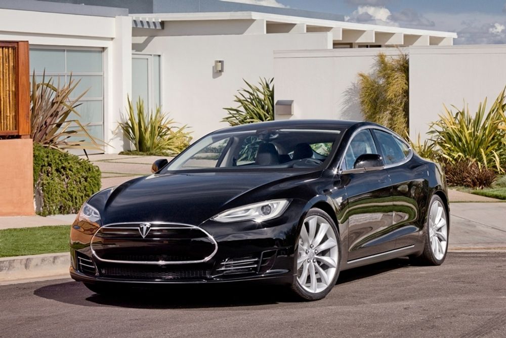 Når Tesla Model S leveres om et drøyt år, kommer den også i en sportsutgave som klarer å akselerere fra 0-96,6 km/t på 4,6 sekunder.