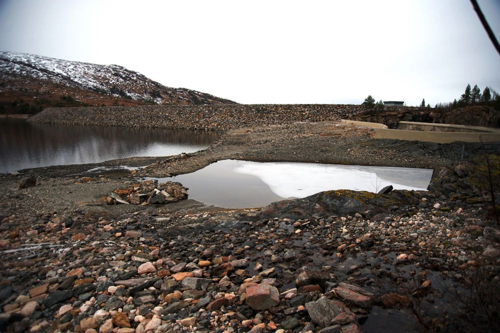 INGEN PRODUKSJON: Vannmagasinene i Folldalen i Surnadal kommune var i november så tomme at det ikke ble produsert kraft ved kraftstasjonene her.