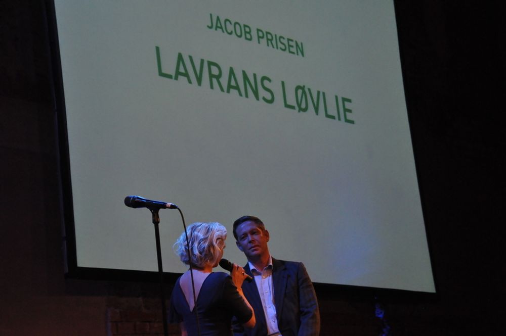 JACOB PRISEN: Denne prisen gikk til Lavrans Løvlie, men ble tatt imot av hans kollega.