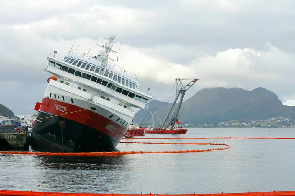 NORDLYS: Rask tilgang til kompetent redningsmannskap og teknisk utstyr reddet Hurtigruteskipet.