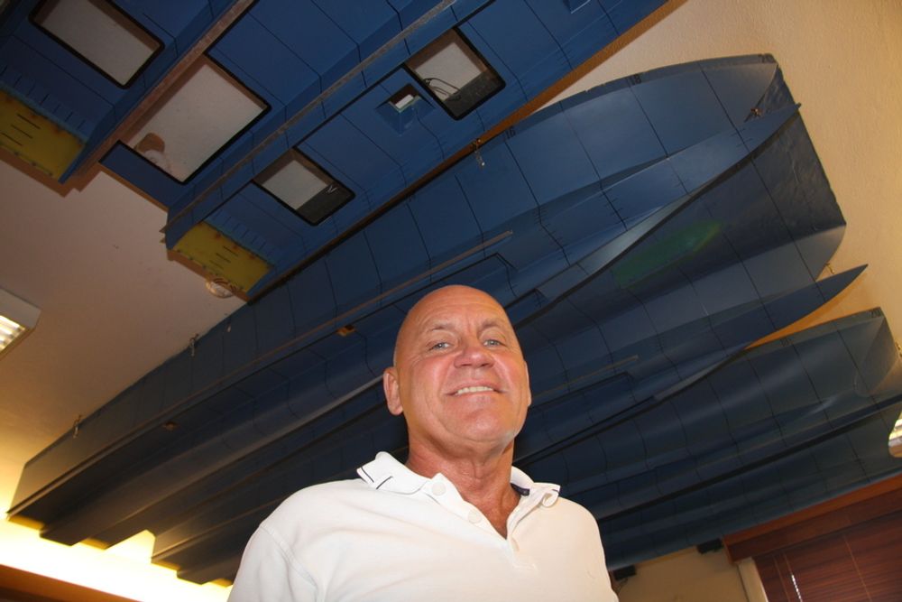 Ulf Tudem ledet Effect Ships International (ESI) fram til 2019. På sitt kontor i Sandefjord hadde han taket fullt av modellskrog som har vært testet i Sverige.