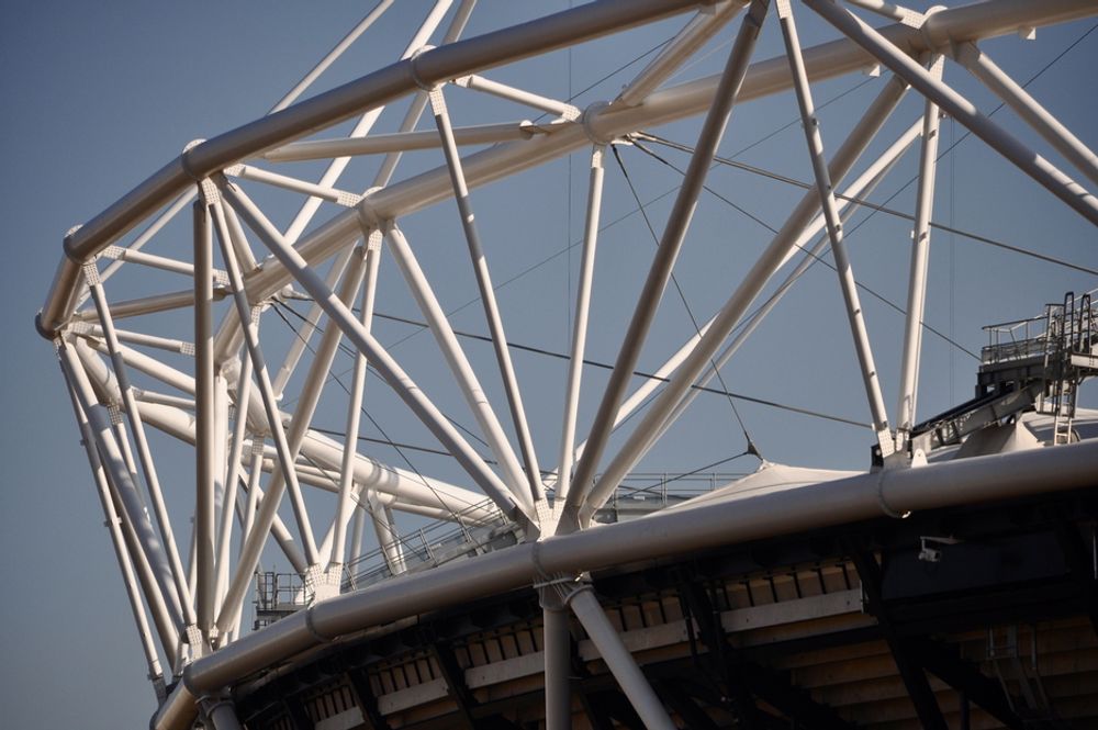 STÅL: Første spadetak til Londons nye OL-stadion til 486 millioner pund  ble tatt i 2007. Ingeniøren heter Buro Happold. Arenaen skulle egentlig demonteres etter OL, men nå ser det ut til at den blir kjøpt av fotballklubben West Ham.