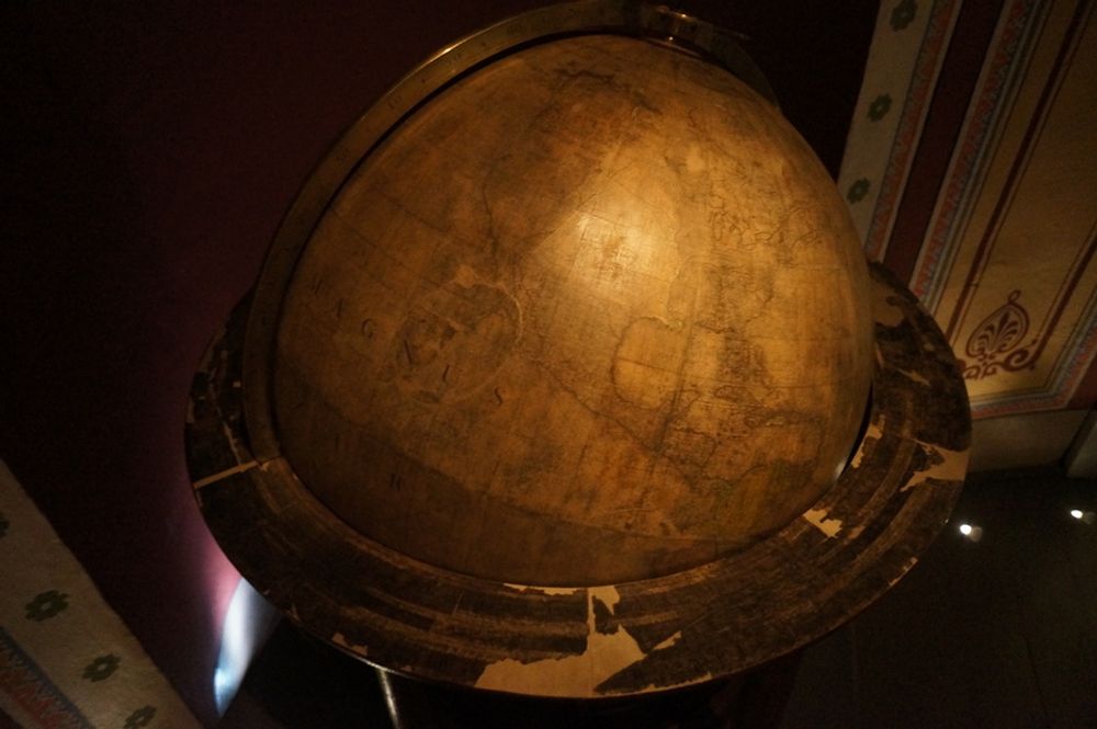 GLOBUS: Kart og oppmåling var en kjerneaktivitet på Observatoriet.