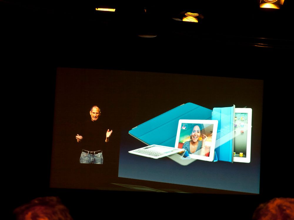 ENDELIG: Vi har ventet lenge på iPad 2. Nå er den lansert. Av Steve Jobs via videooverføring fra San Fransisco.