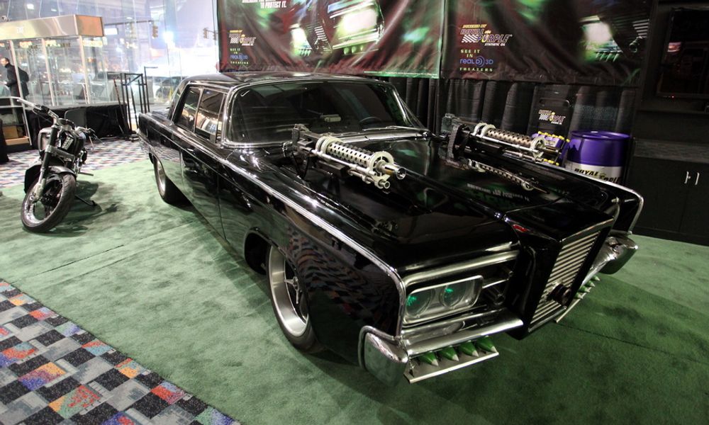 Bilen "Black beauty" spiller en sentral rolle i den nye Green Hornet-filmen. Bilen er opprinnelig en Imperial fra midten av 60-tallet, selv om det er tvilsomt at Chrysler tilbød maskingevær på panseret som ekstratilbehør det var mulig å krysse av for.