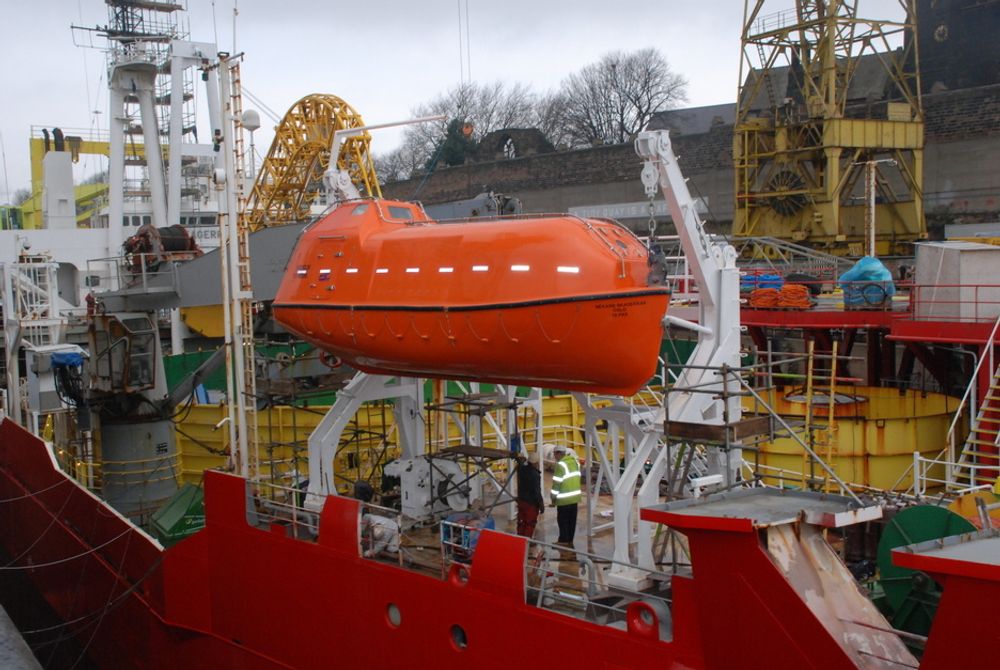 NYE LIVBÅTER: Skagerrak har fått to nye livbåter produsert i Kina på vegne av Nexans Norge. Hver livbåt har plass til 70 personer. Skipet er beregnet til 60 personer.