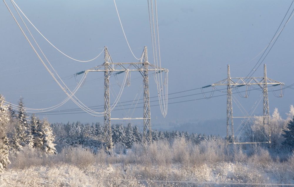 Småkraftverk fryser fast på grunn av kulden, som har satt seg over store deler av landet.