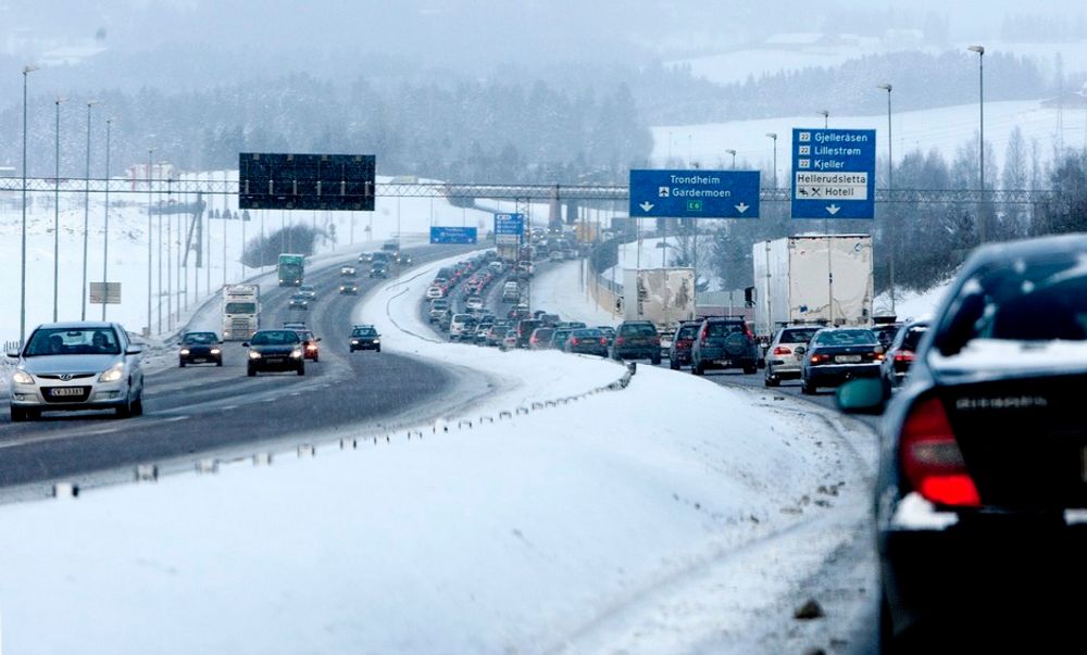 Oslo har lov til å innføre kjøreforbud, men vil neppe gjøre det av hensyn til næringslivet. Køen på E6 fra Gardermoen til Oslo blir neppe mindre.
