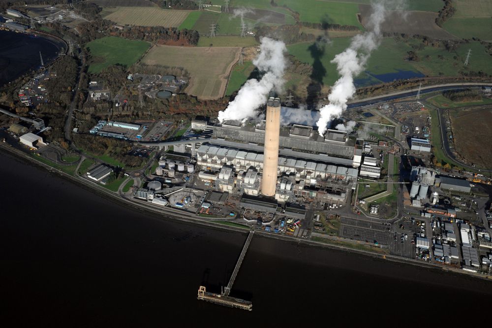 ALENE IGJEN: Scottish Powers CO2-fangstplaner på kullkraftverket Longannet står alene igjen i den britiske regjeringens fangstkonkurranse. Dermed får de ni milliarder kroner til å bygge et fullskalaanlegg sammen med norske Aker Clean Carbon.