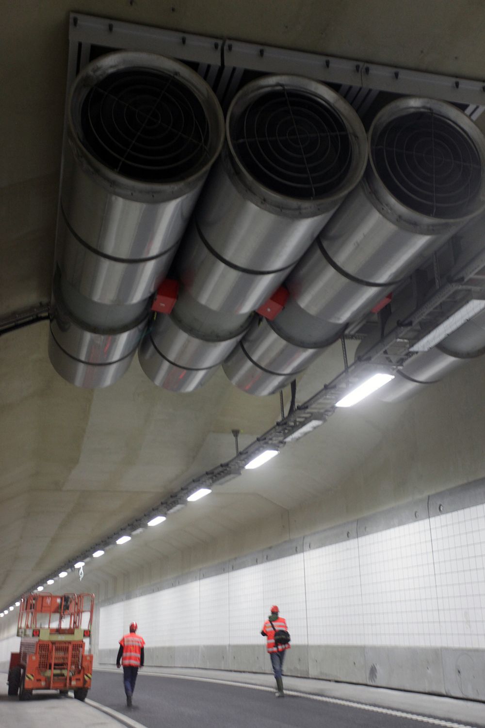 VENTILATORER: Bjørvikatunnelen har 68 impulsventilatorer. Totalt er ventilasjonsanlegget dimensjonert for 100 MW brann.