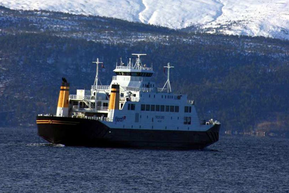 Bilferja "Tresfjord" fra Fjord1 trafikkerer ruta Molde-Vestnes.