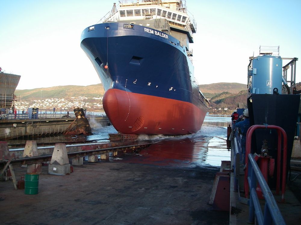 Sjøsetting av REM Balder ved Kleven Verft. Skipet er bygget opp av store moduler før det er klar til sjøsetting og utrusting ved kai.
