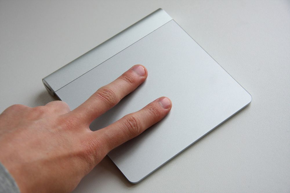 Magic Trackpad er en pekeflate for stasjonære maskiner. Den er stor, ergonomisk og funksjonsrik.