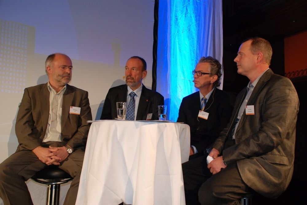 I DEBATT: Atle Neteland, BKK (f.v.); Agnar Aas, NVE; Auke Lont, Statnett og Jon Eirik Holst, Hammerfest Energi.