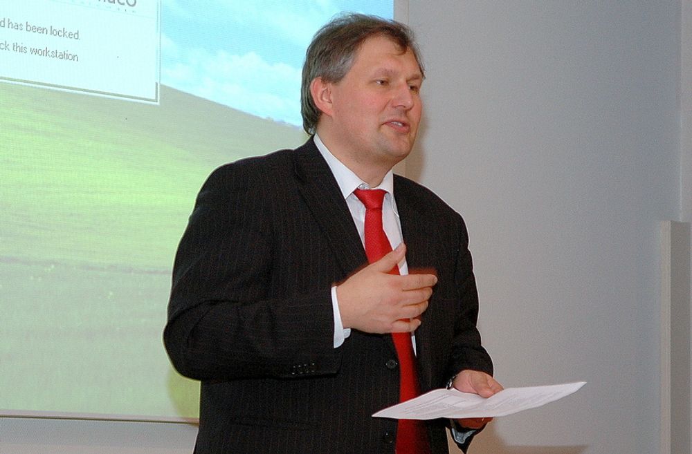 FOR DYRT: Olje- og energiminister Terje Riis-Johansen er bekymret for kostnadene på norsk vindkraft.