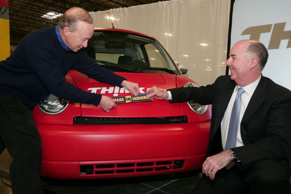 TIL USA: Denne uka presenterte Indiana-guvernør Mitch Daniels (t.v) og Think-sjef Richard Canny planene om å starte produksjon av elbilen i Elkhart.