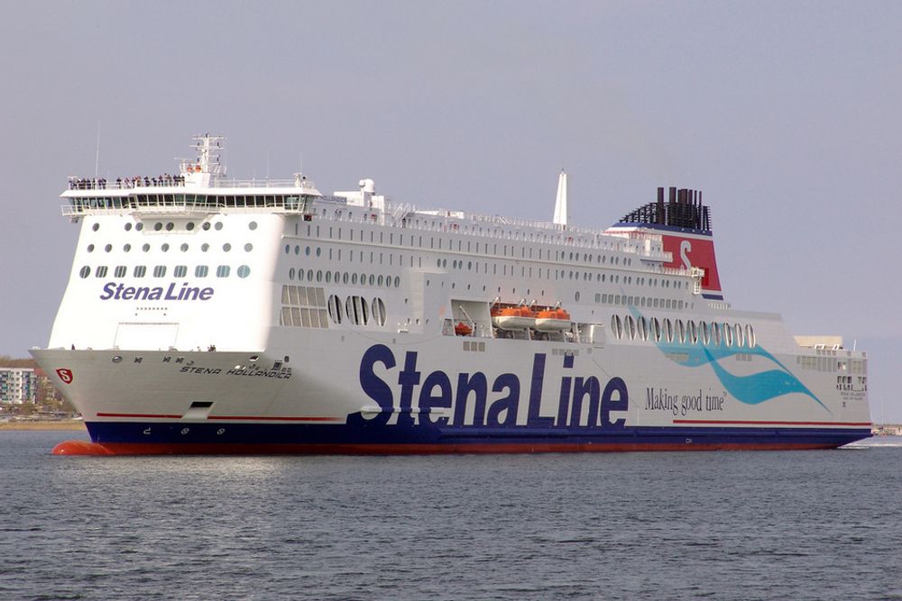 LASTEBIL: Stena Hollandica kan ta med 310 trailerer og 230 biler mellom UK og Holland.