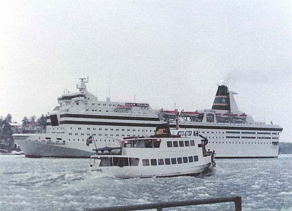 Stena Saga, den gang skipet het Silvia Regina, i issørpe utenfor Stockholm.