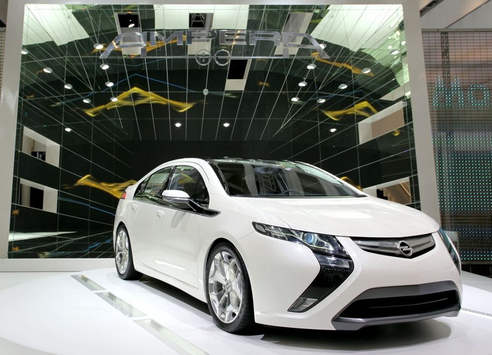 Den ladbare hybriden Opel Ampera skal settes i produksjon i 2011.