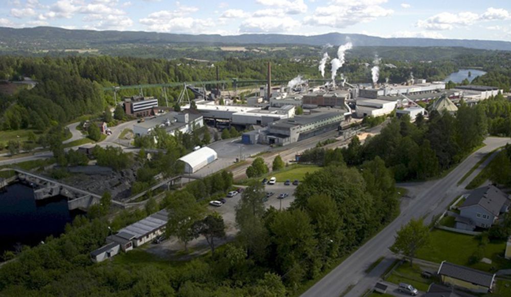 USIKKER FREMTID: Norske Skogs ledelse vil legge ned Follum-fabrikken. Styret og bedriftsforsamlingen skal ta stilling til forslaget 7. og 8. desember.