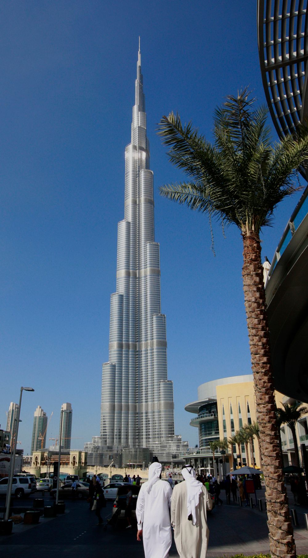 STØDIG: 192 43 meter lange påler av armert betong med en diameter på 1,5 meter er gravd over 50 meter ned i bakken for å stabilisere verdens høyeste bygning.