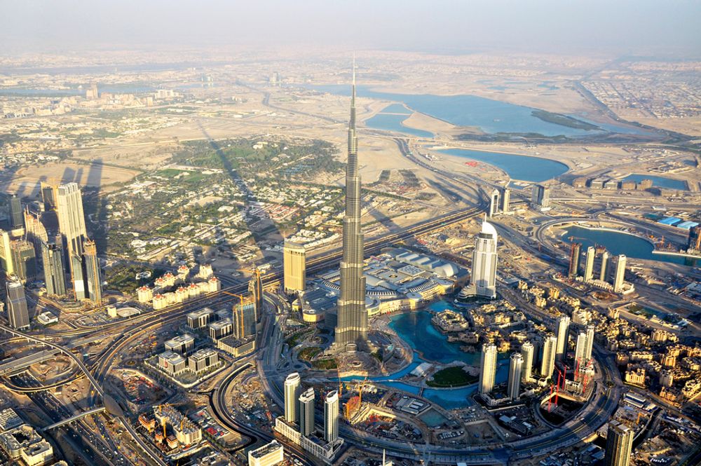GIGANT: Selv blant de mange høyreiste bygningene i Dubai blir Burj Dubai en kjempe.