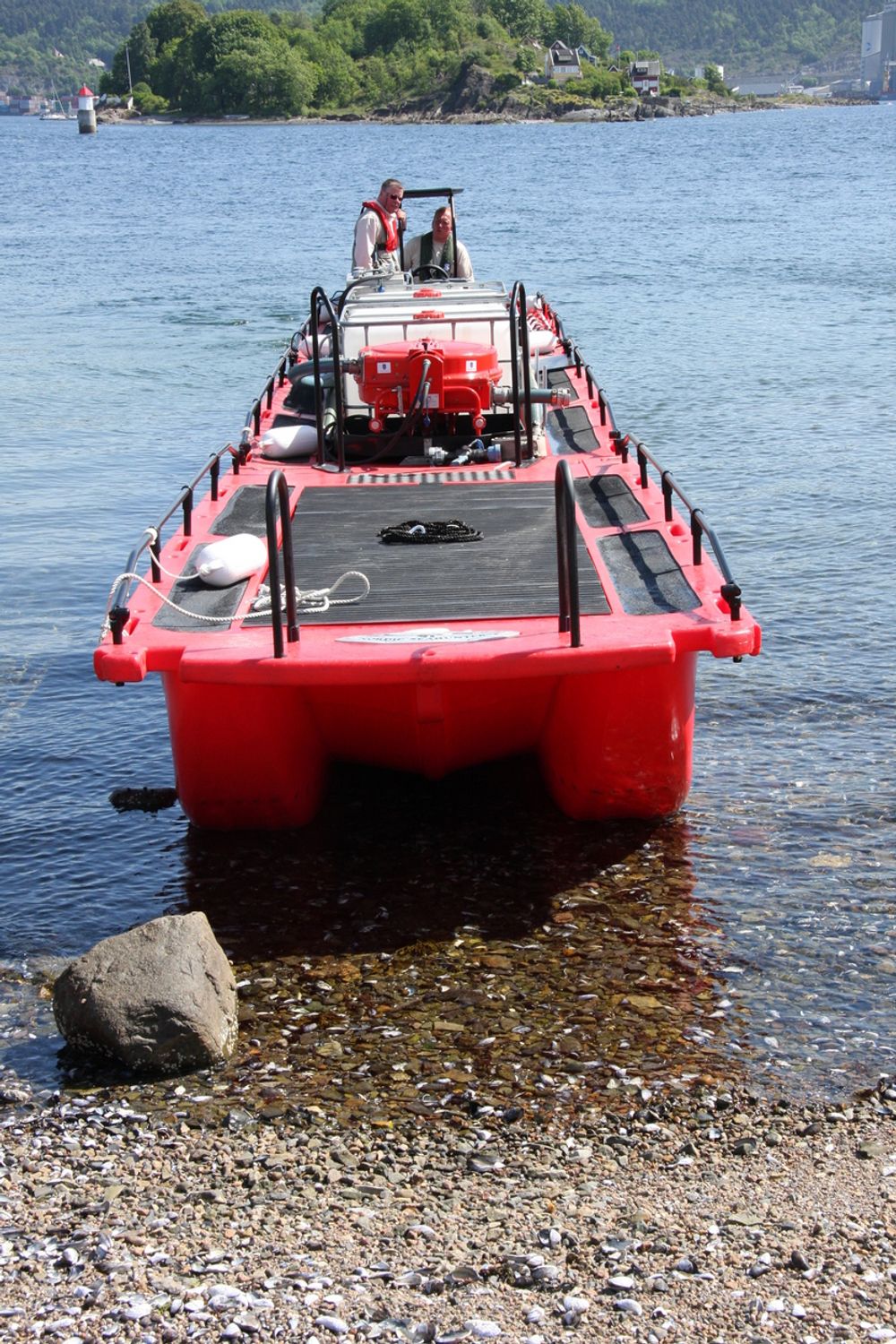 PLAST: Arbeidsbåtene Nordic Seahorse med katamaranskrog er støpt i Italia. De er fleksible og kan brukes til alt fra personelltransport, utstyrsfrakt , oljevern og som flytebrygge.  Flere kan kobles sammen - både i lengde- og sideretning.