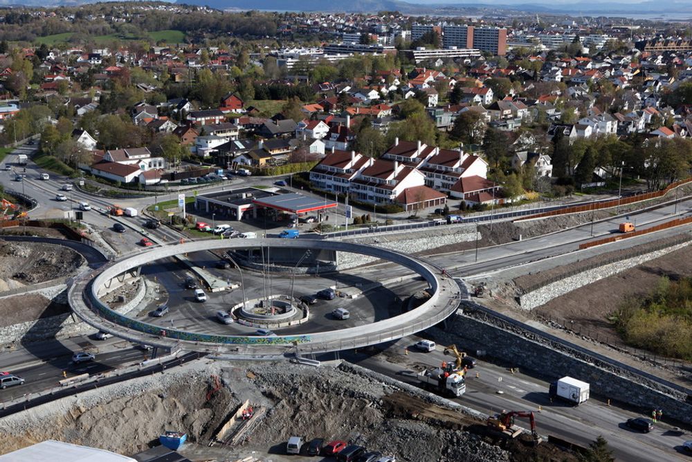 MER KØ: Tjensvoll-krysset ved Stavanger har kostet 119 millioner kroner. I rushtiden vil bilkøene øke, mens kollektivtrafikken, syklister og gående får bedre forhold.