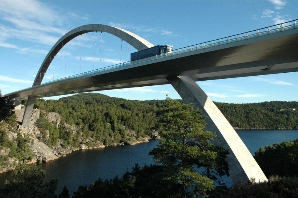 KANDIDAT 11: Den nye Svinesundbroen er en 704 meter lang buebro. Den sto ferdig i 2005.