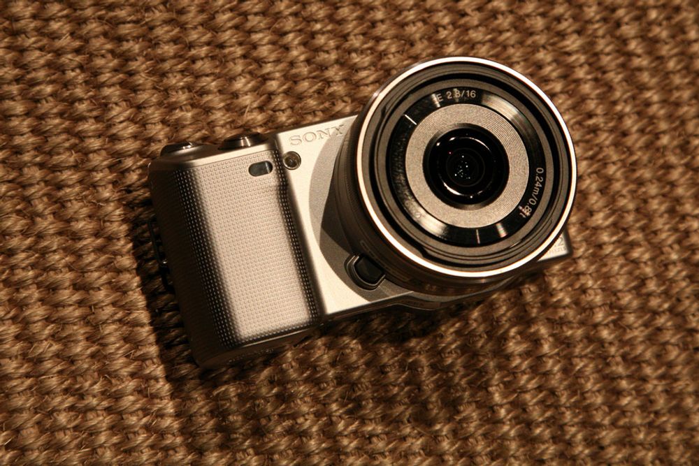 Sony NEX-3 og NEX-5 skal kombinere det beste fra speilrefleks med det beste fra kompaktkameraene, ifølge Sony.